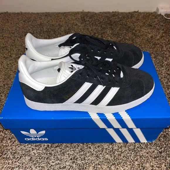 Black and White Adidas Gazelle - Picture 2 of 6
